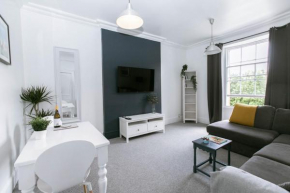 Spacious Apartment, Free Parking, Central Location Near To Uni, Hospital, Town